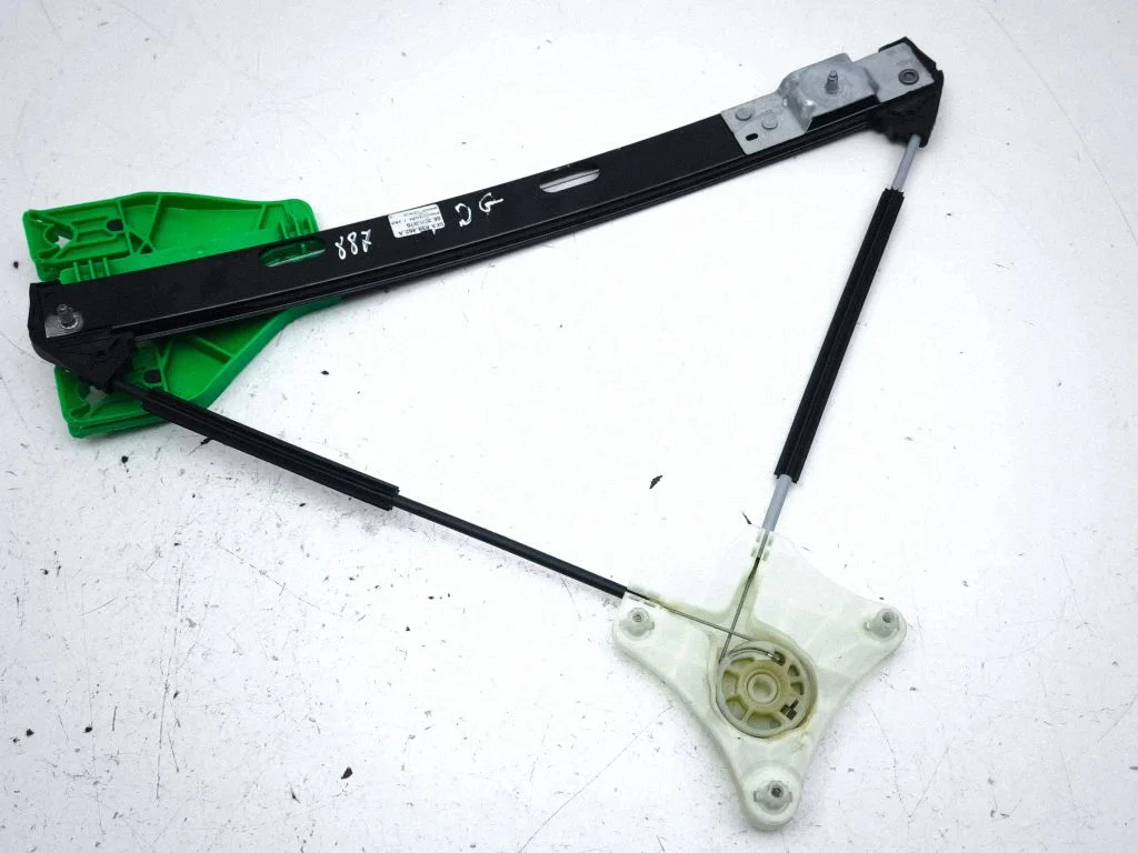 Rear window lifting mechanism without motor 5FA839462A