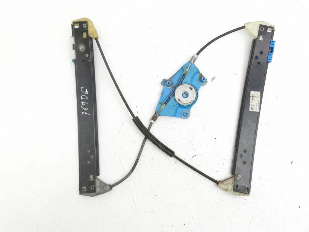 Rear window lifting mechanism without motor 7L0839462