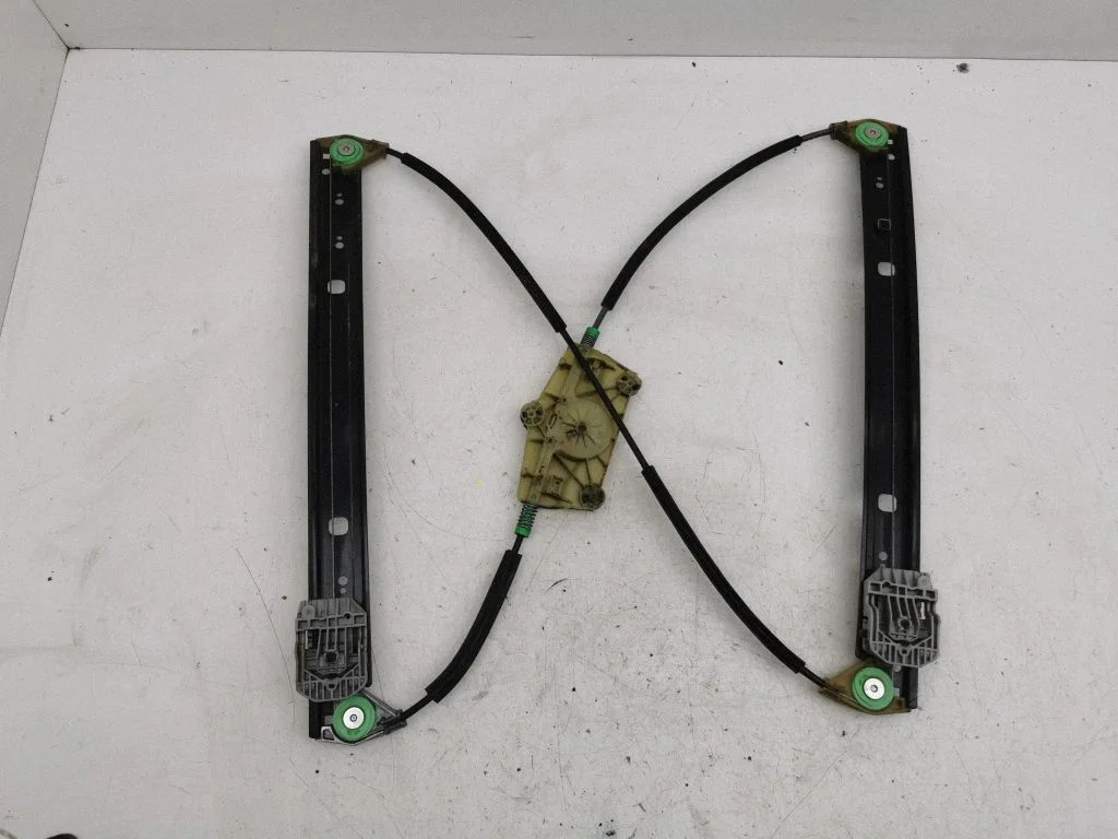Rear window lifting mechanism without motor – right