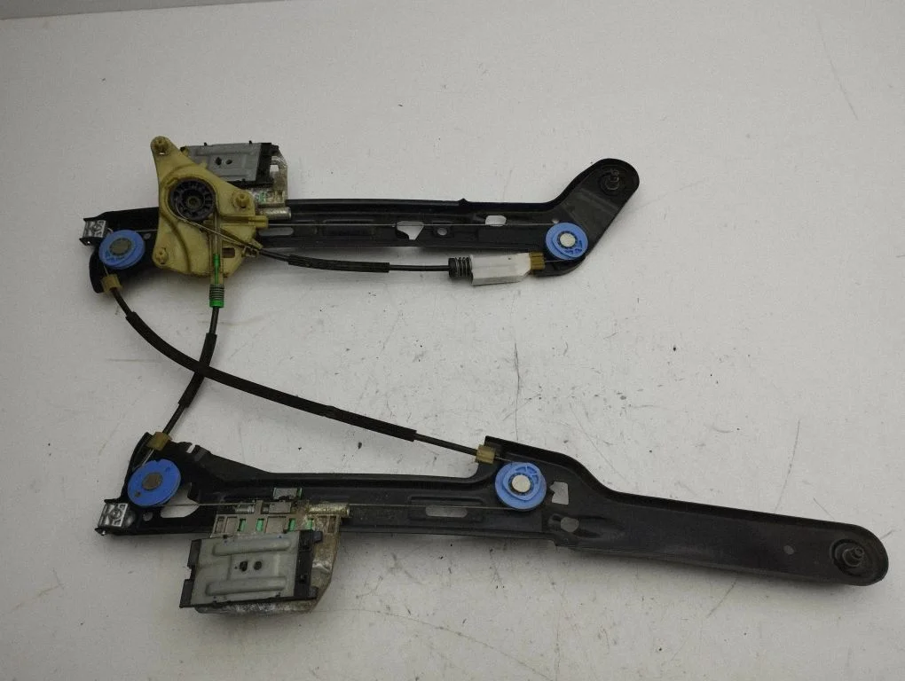 Rear window lifting mechanism without motor 4G8839461