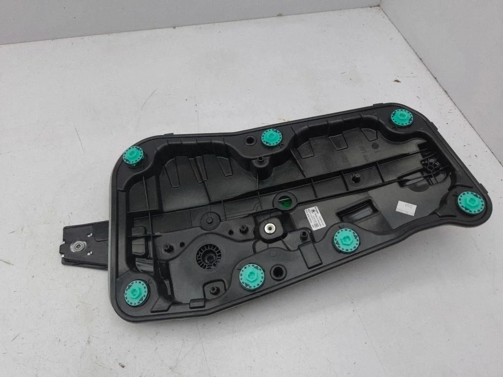 Rear window lifting mechanism without motor 5E3839656A