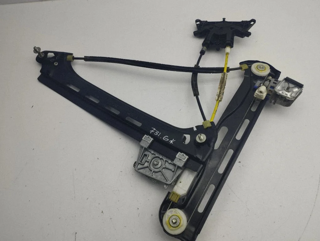 Rear window lifting mechanism without motor – left