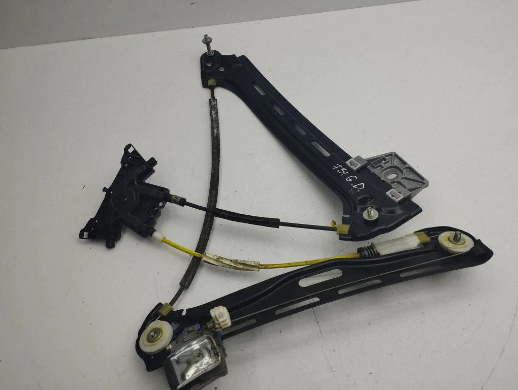 Rear window lifting mechanism without motor 918244101