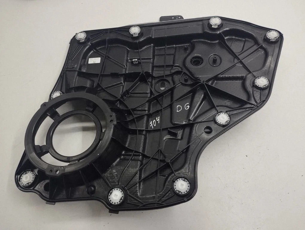 Rear window lifting mechanism without motor C80210106