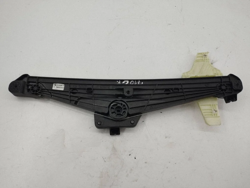 Aizmugurējā el. loga pacēlāja mehānisms bez motoriņa 9822455080