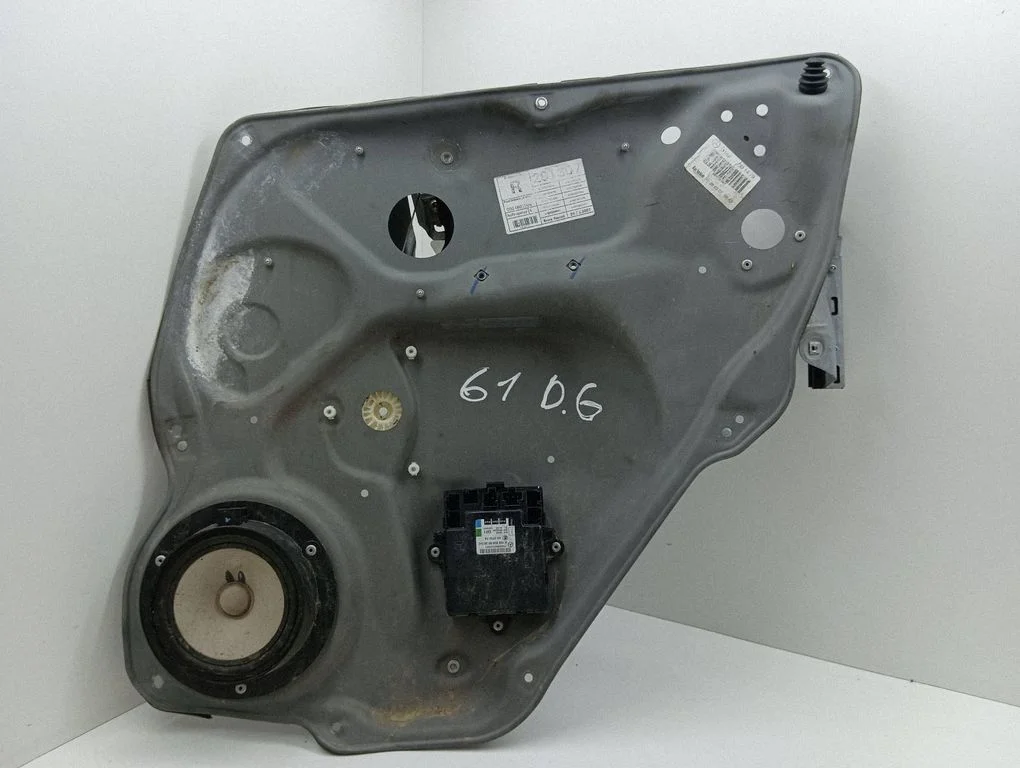 Rear window lifting mechanism without motor A1697301479