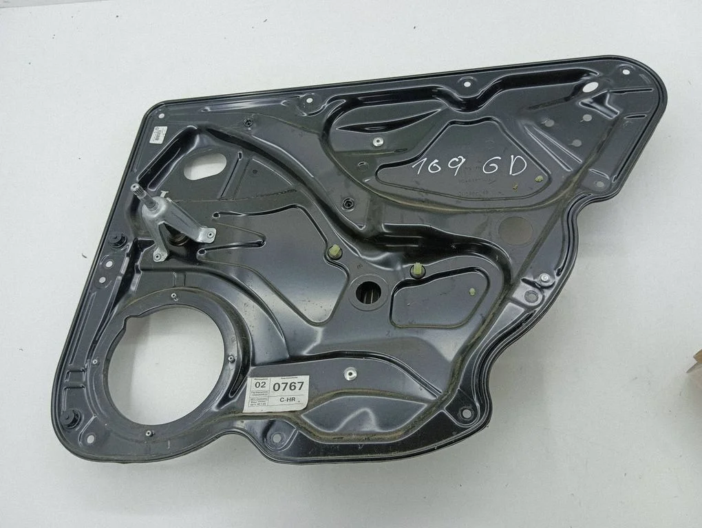 Rear window lifting mechanism without motor – Volkswagen Passat CC (2008-2016)