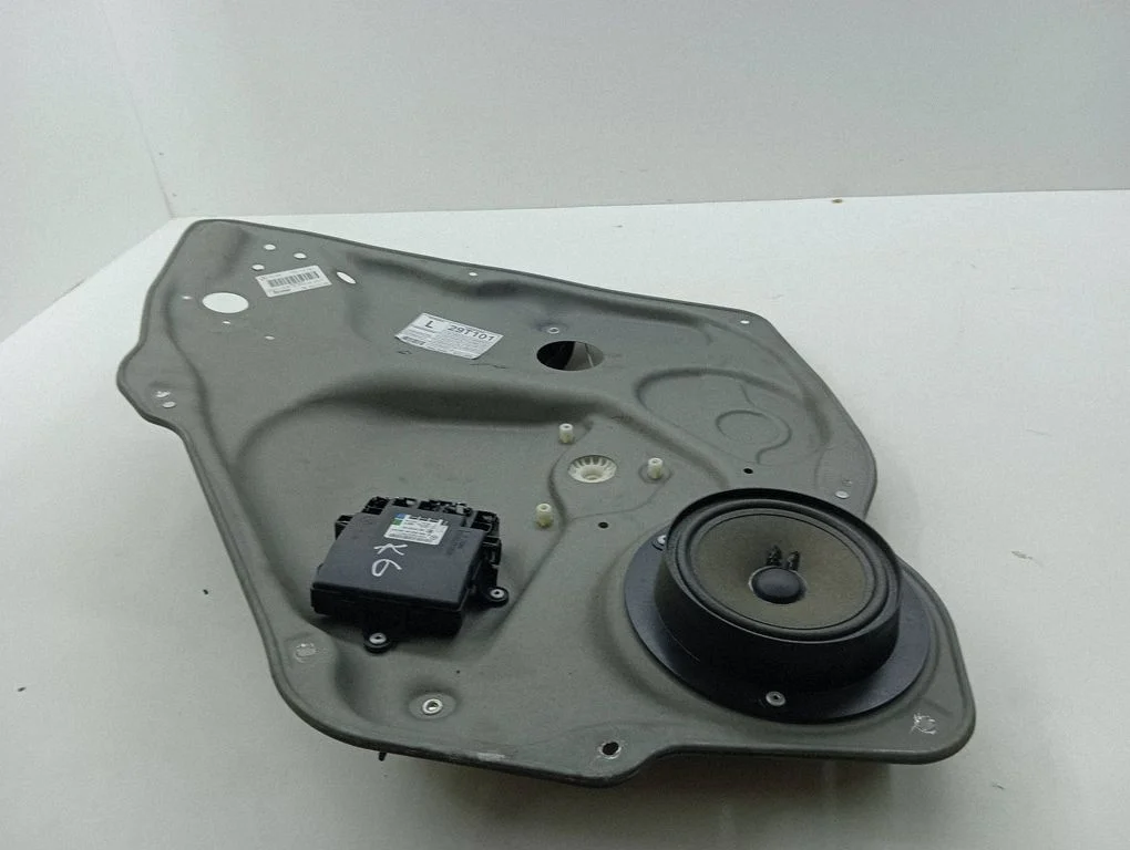 Rear window lifting mechanism without motor A1697600334