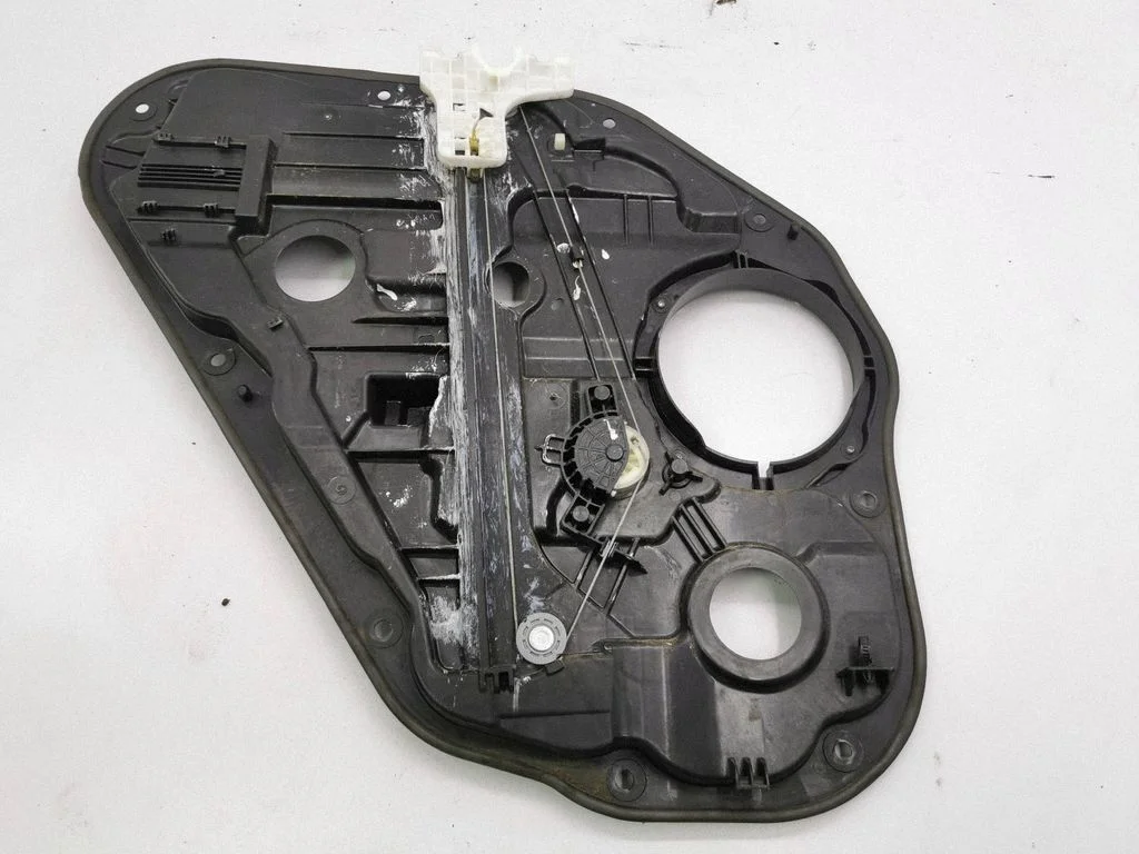 Aizmugurējā el. loga pacēlāja mehānisms bez motoriņa 83480A6090