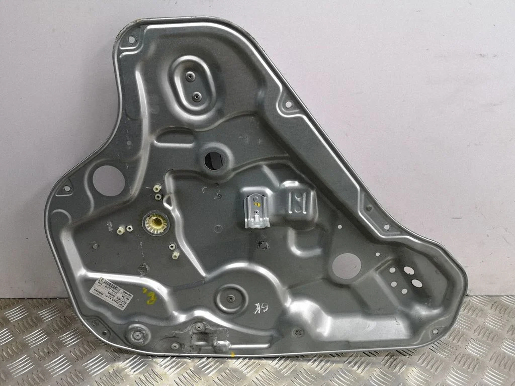 Rear window lifting mechanism without motor 834702R270