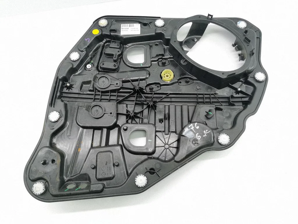 Rear window lifting mechanism without motor C52968100