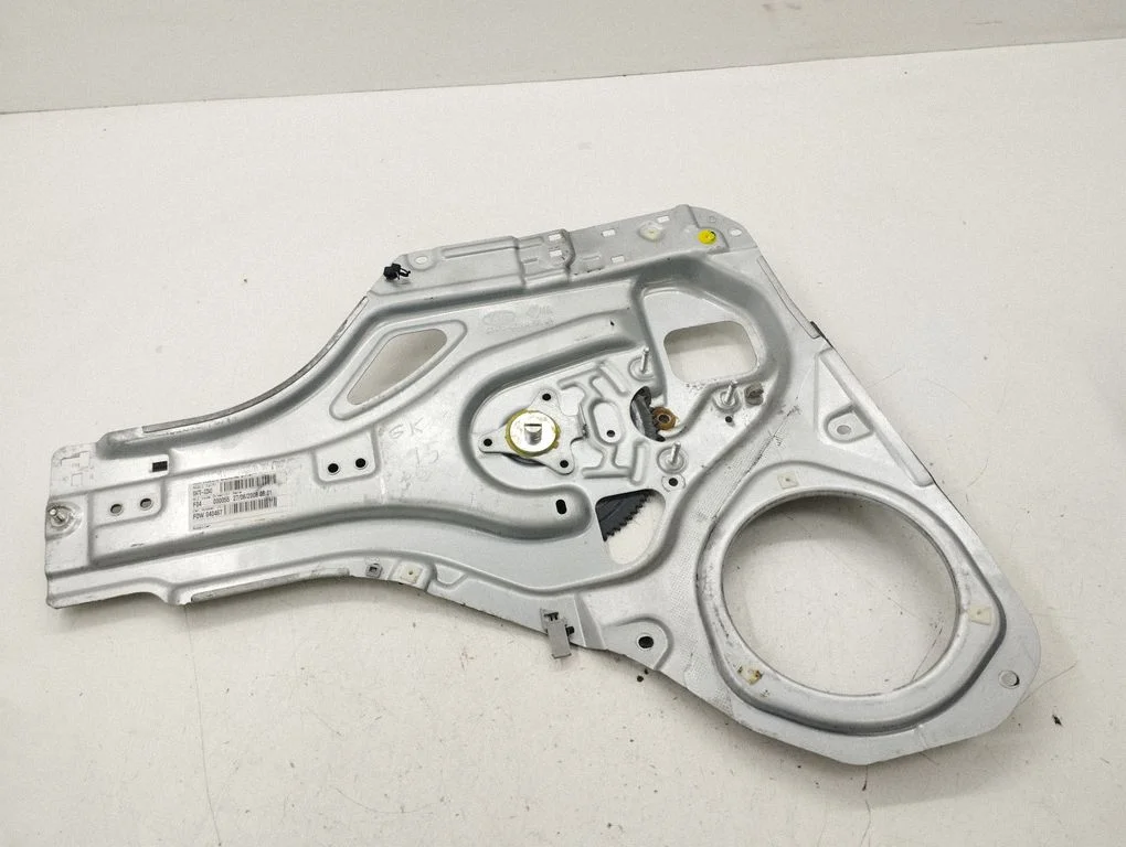 Aizmugurējā el. loga pacēlāja mehānisms bez motoriņa 834700Z040