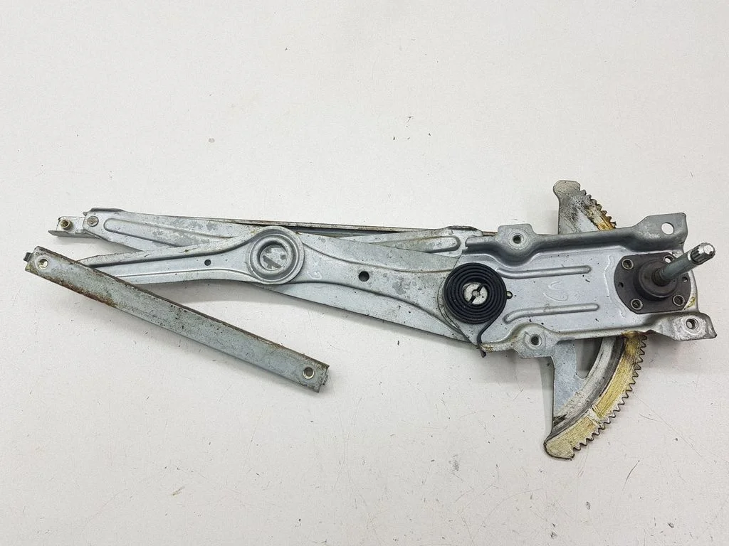 Rear window lifting mechanism without motor 698400F010