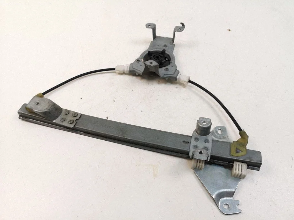Rear window lifting mechanism without motor – right