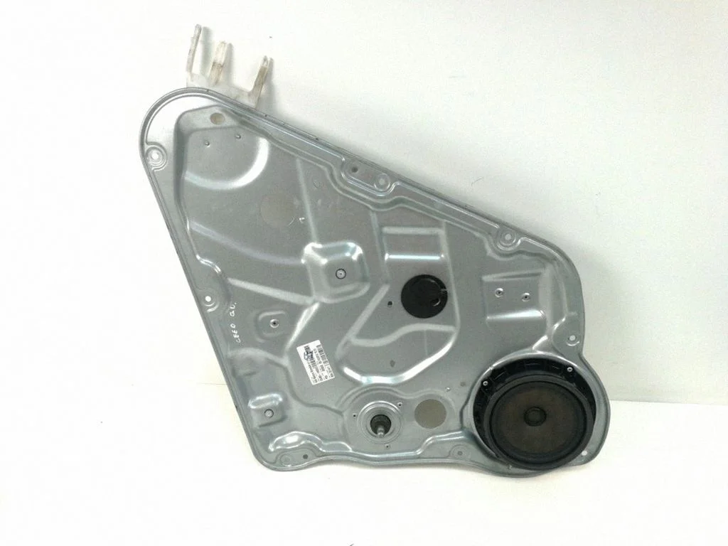 Rear window lifting mechanism without motor – KIA Ceed (2006-2012)