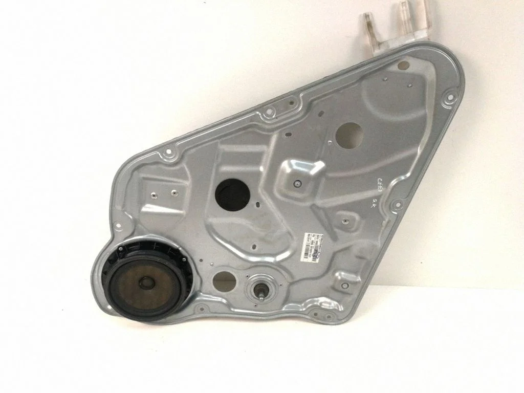 Rear window lifting mechanism without motor – KIA Ceed (2006-2012)