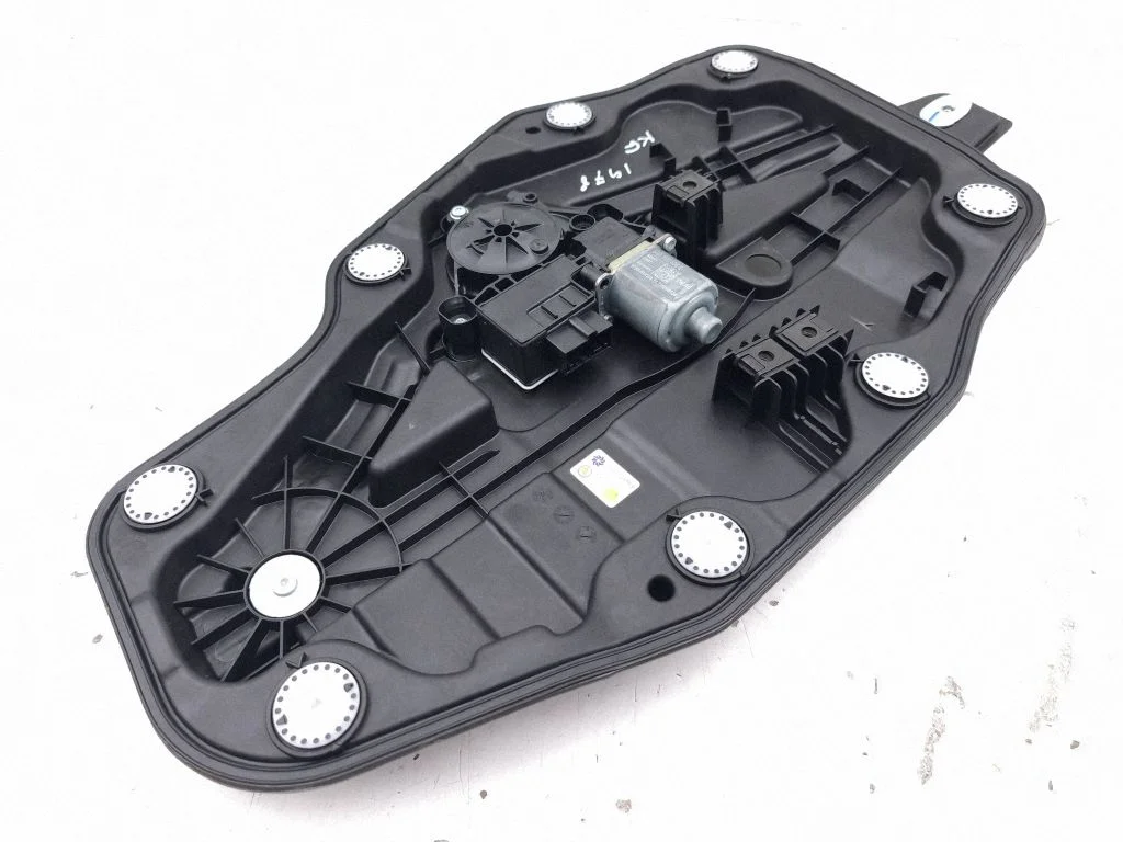 Rear door window regulator with motor 5LA839655E