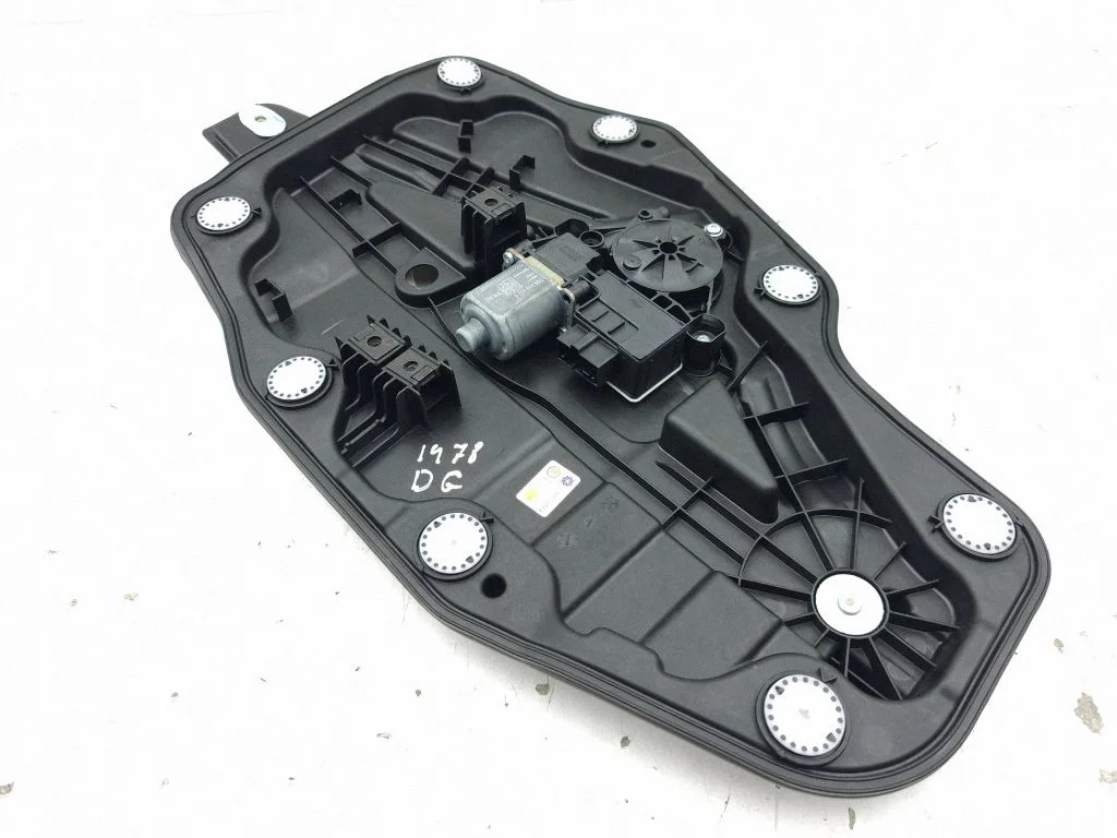 Rear door window regulator with motor 5LA839656E