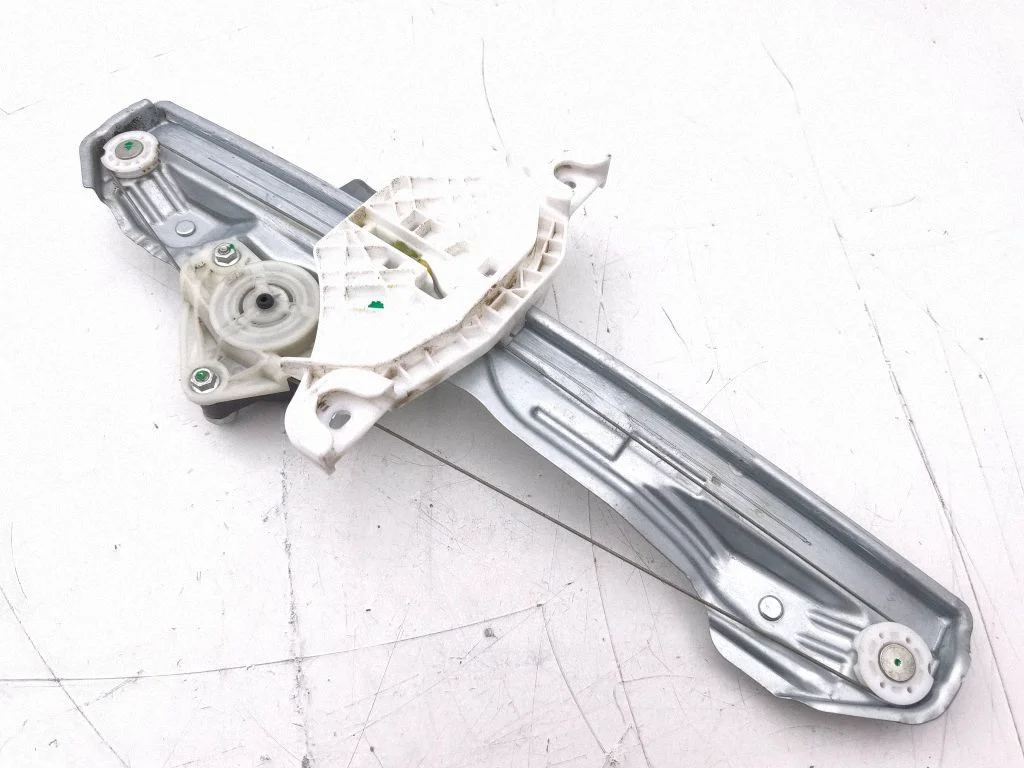 Rear door window regulator with motor 83402J9000