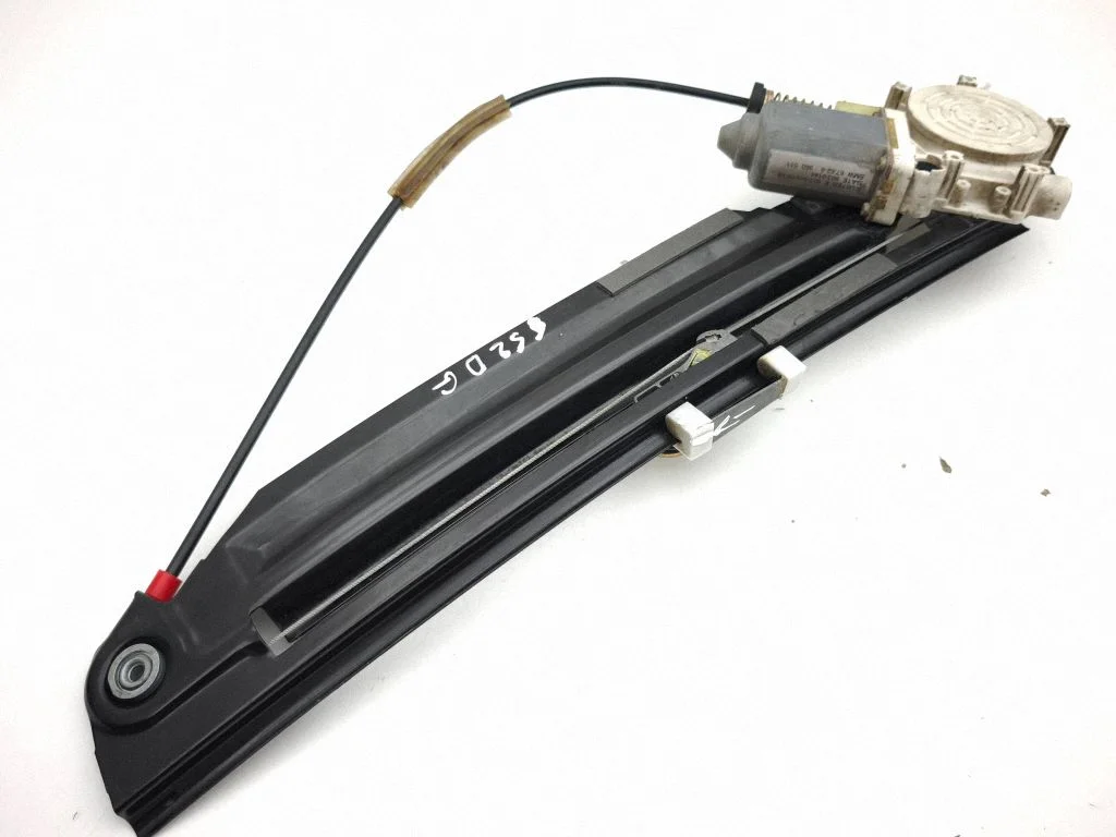 Rear door window regulator with motor E007006001A