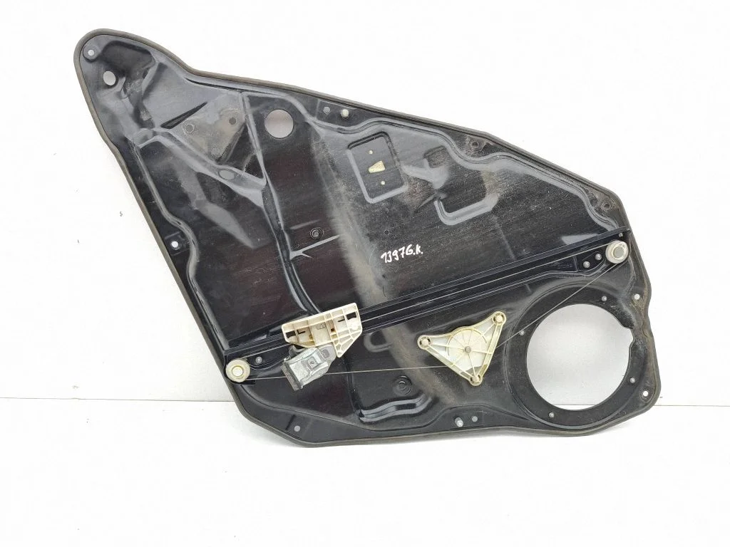Rear door window regulator with motor A1648203002