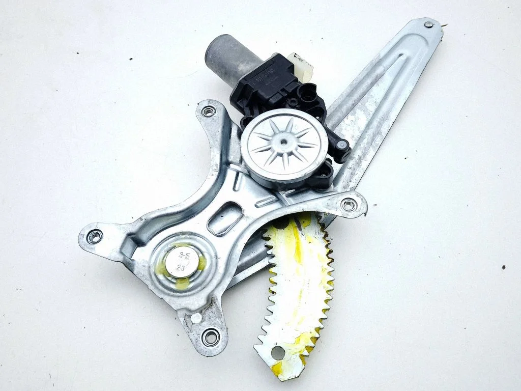 Rear door window regulator with motor 8353061M00