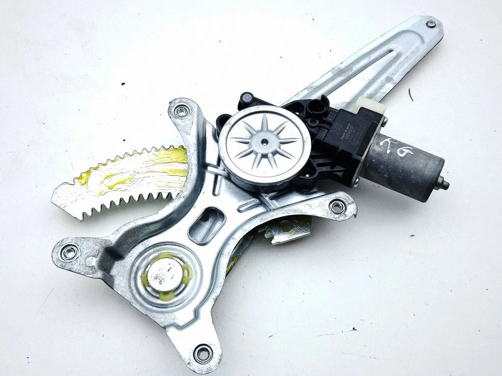 Rear door window regulator with motor 8356061M00