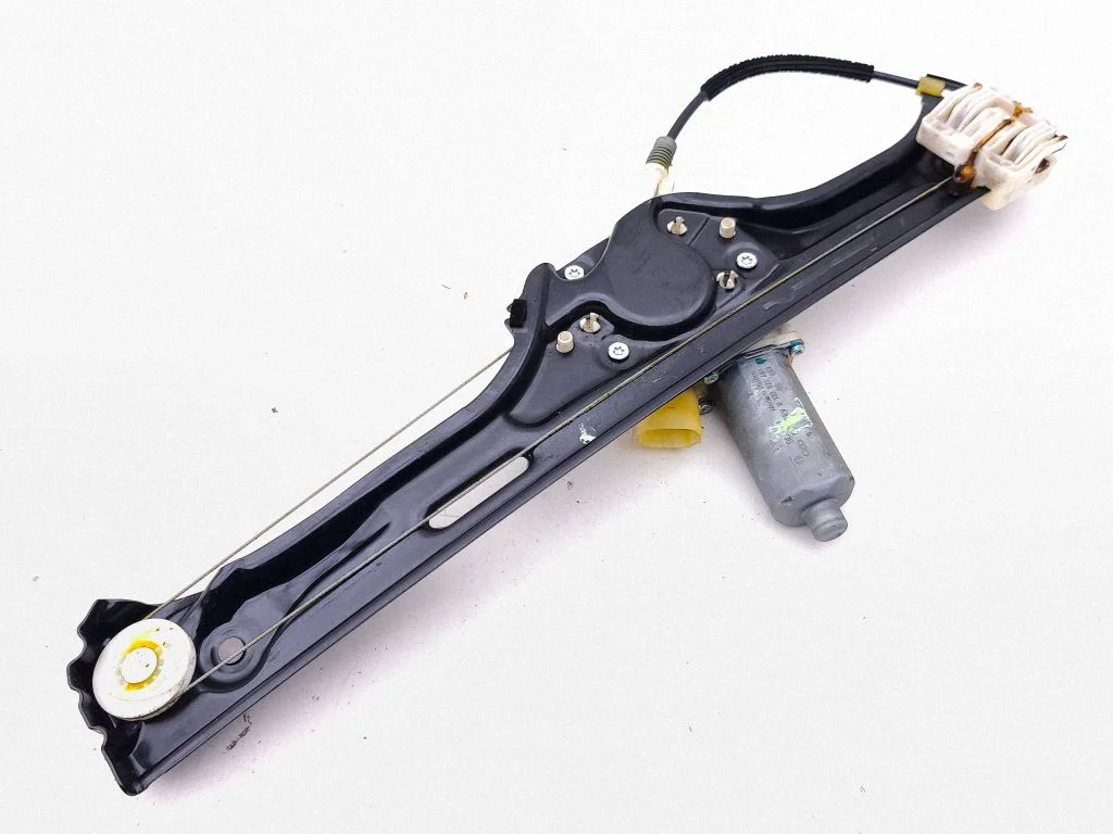 Rear door window regulator with motor 6967262