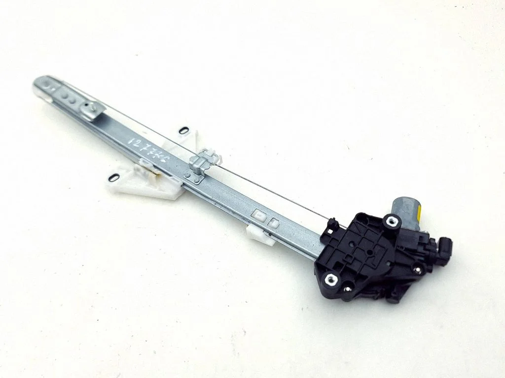 Rear door window regulator with motor CM0938000