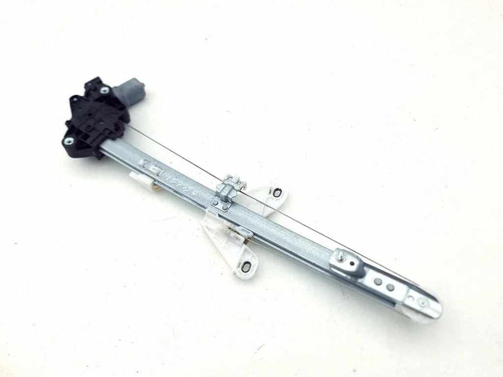 Rear door window regulator with motor CM0937900