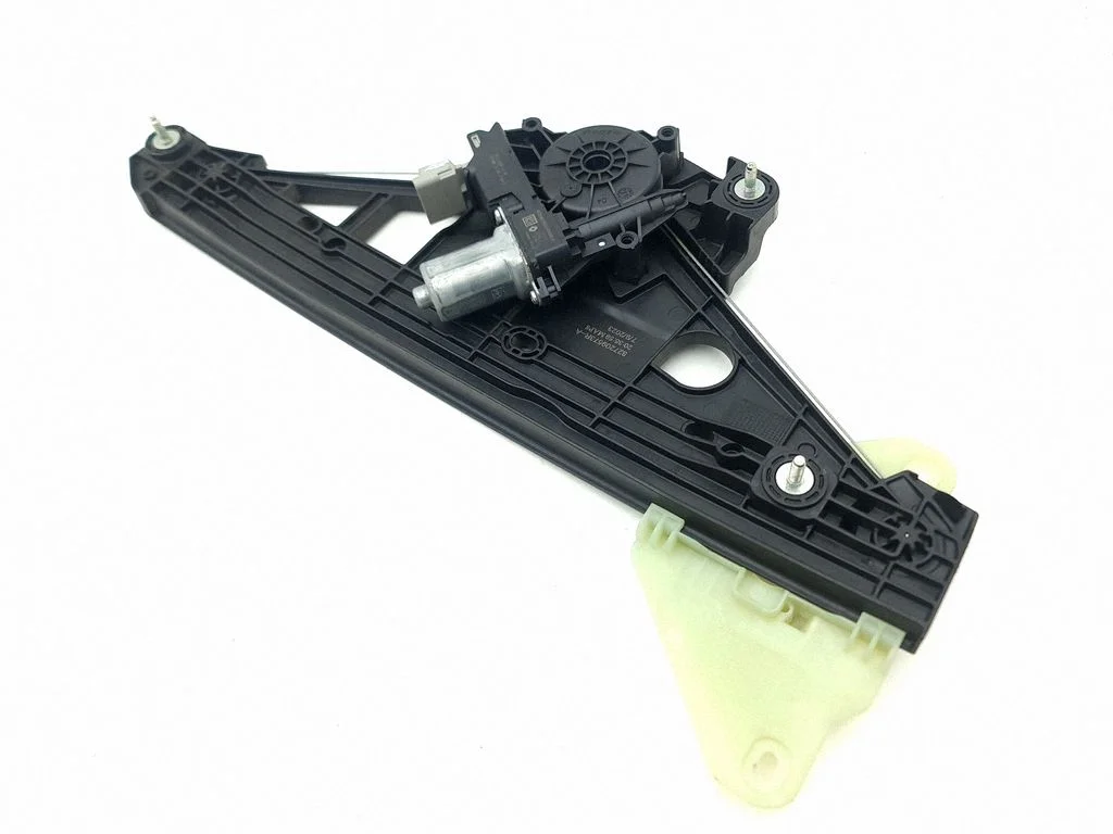 Rear door window regulator with motor 827209573R