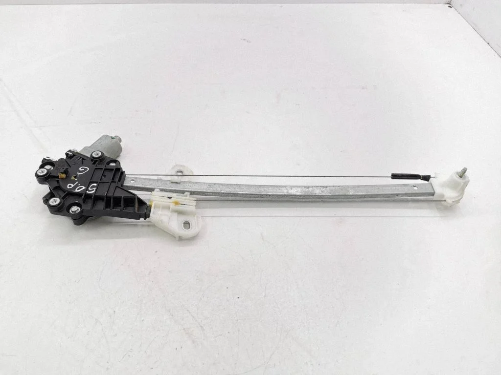 Rear door window regulator with motor CM012350