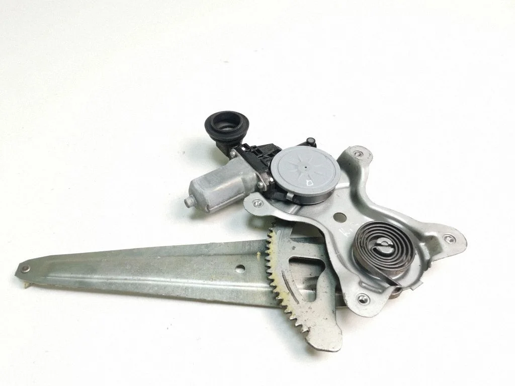Rear door window regulator with motor 8572058010
