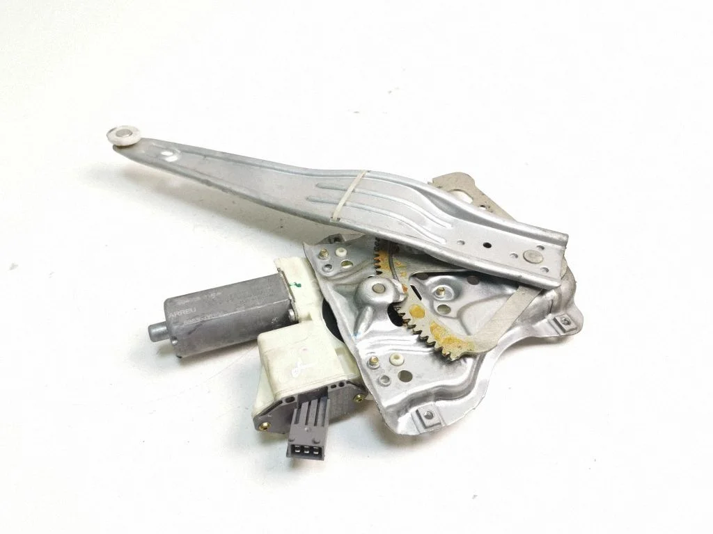 Rear door window regulator with motor – Toyota Avensis T250 (2006-2009)