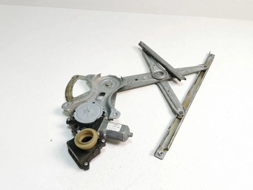 Rear door window regulator with motor 698400F020