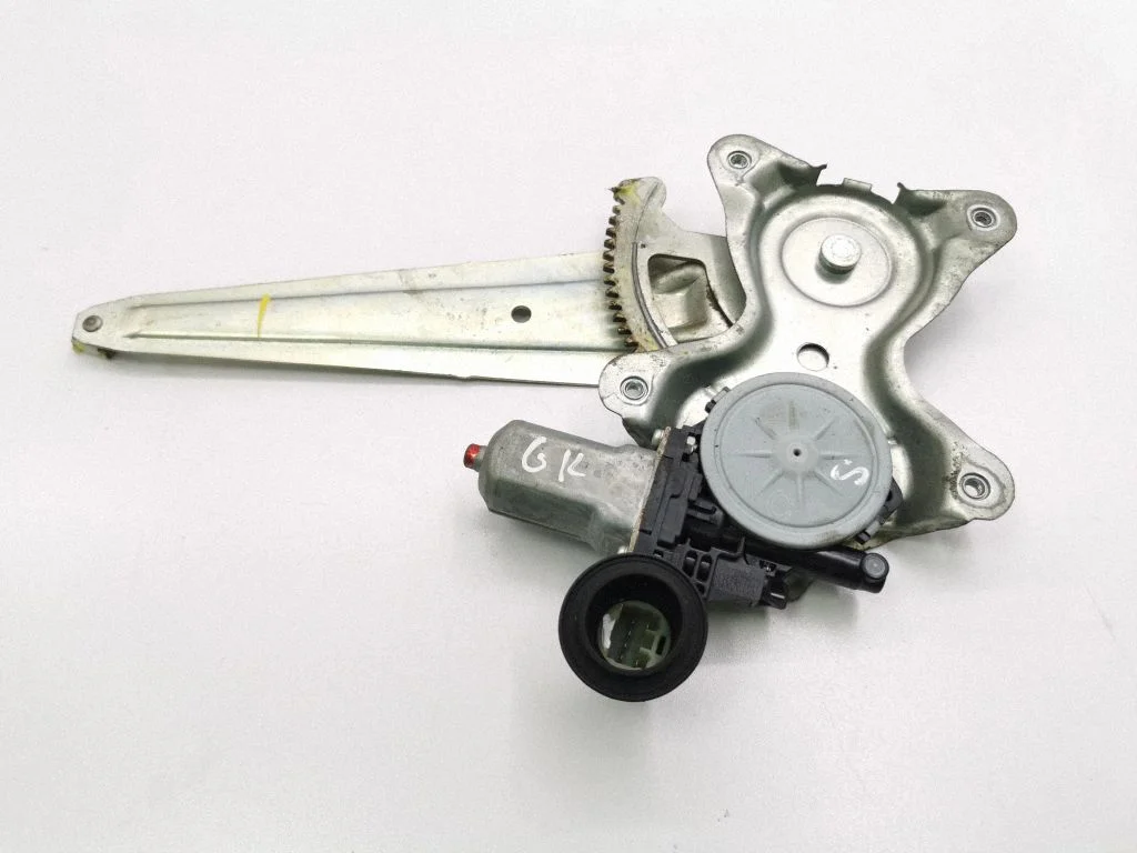 Rear door window regulator with motor – Toyota RAV 4 (XA30) (2006-2016)
