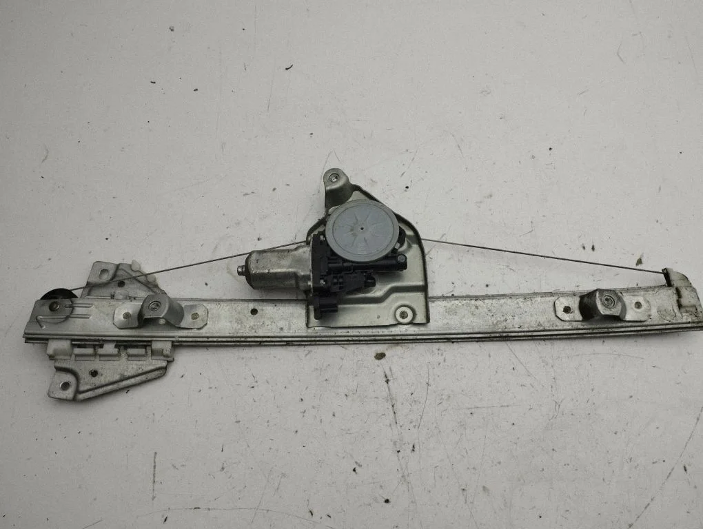 Rear door window regulator with motor 8346065J00