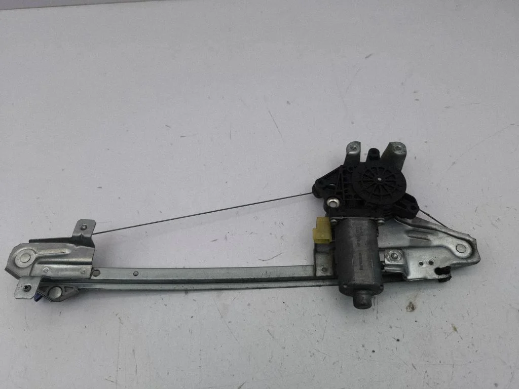 Rear door window regulator with motor 5333422