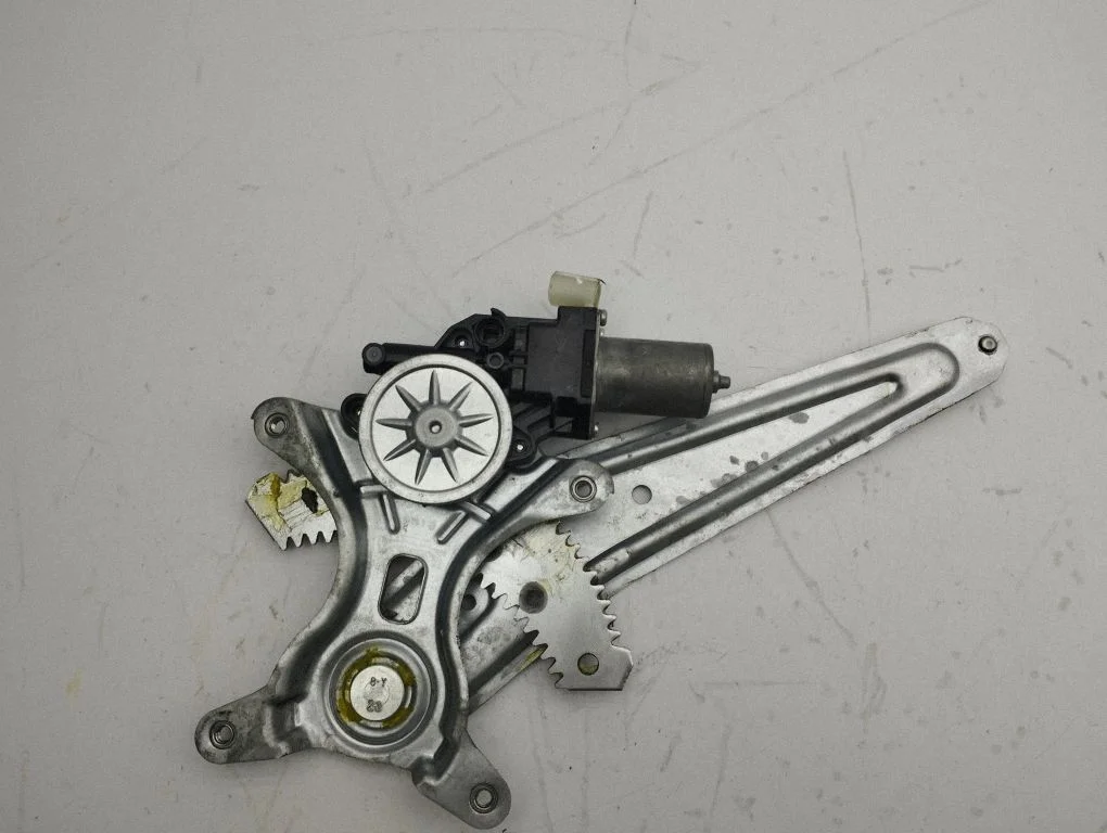 Rear door window regulator with motor 8356061M00