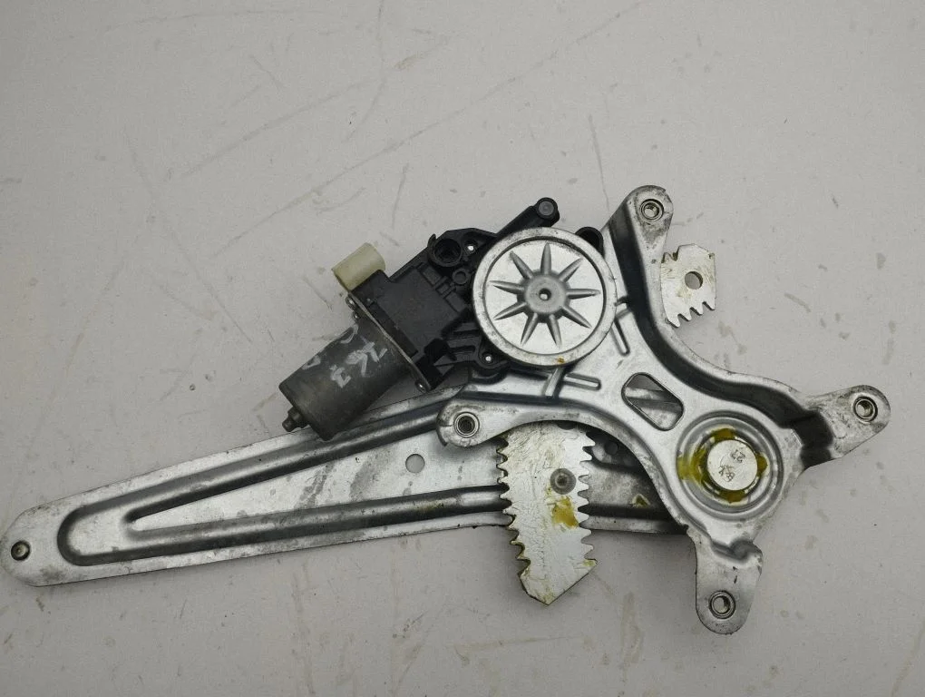 Rear door window regulator with motor 8253061M00