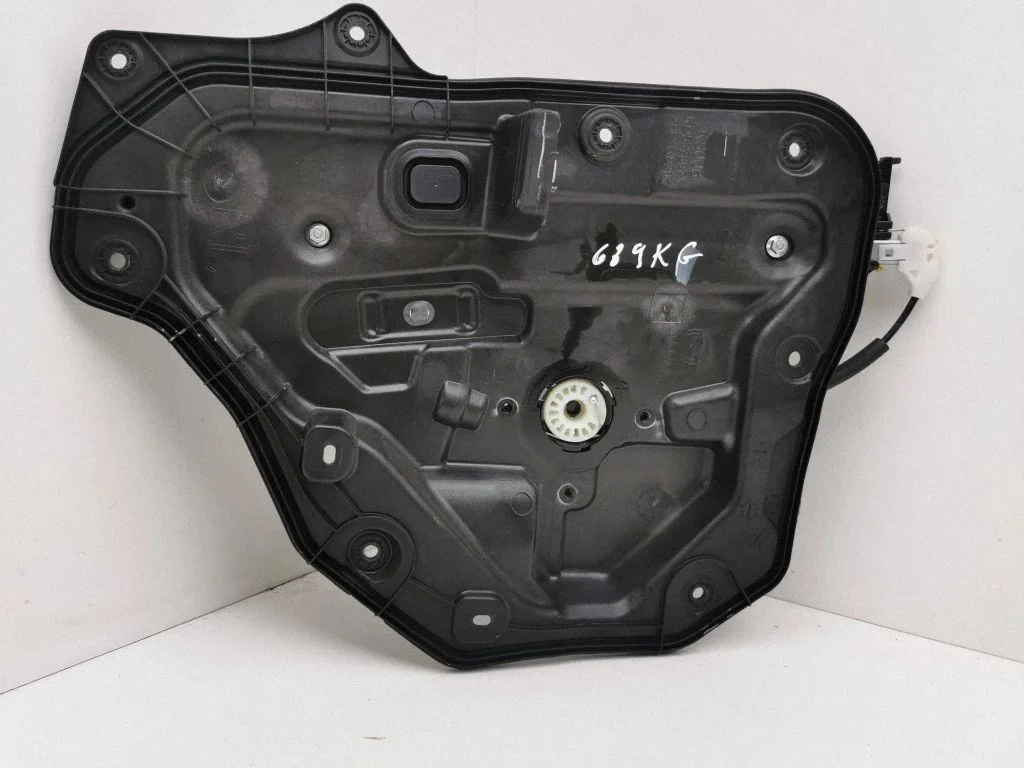 Podnośnik szyby tylnej z silniczkiem – Mazda CX-5 (2012-2017)