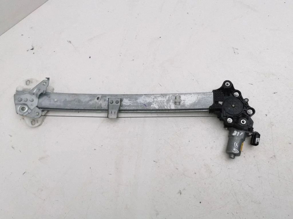 Rear door window regulator with motor WR15028