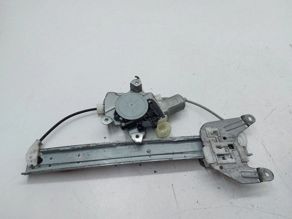 Rear door window regulator with motor 82731JG00A