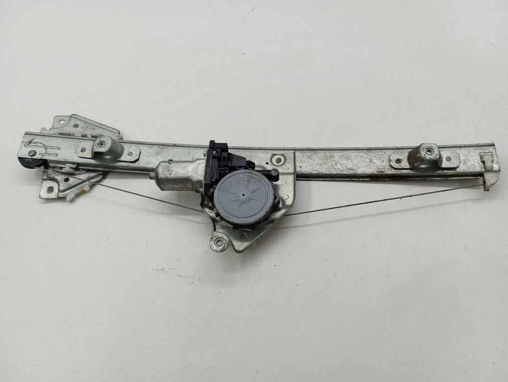 Rear door window regulator with motor 8343065J00