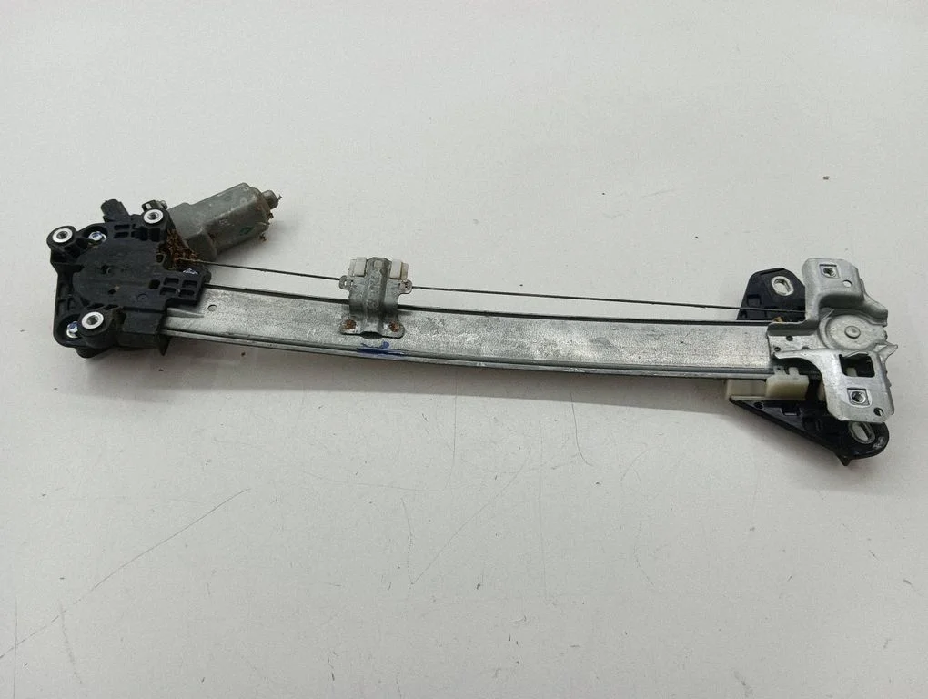 Rear door window regulator with motor – right