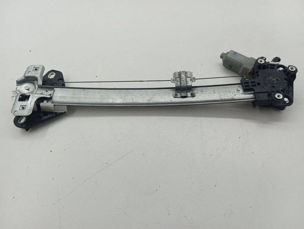 Rear door window regulator with motor 705232