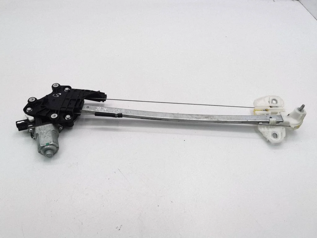 Rear door window regulator with motor CM012360