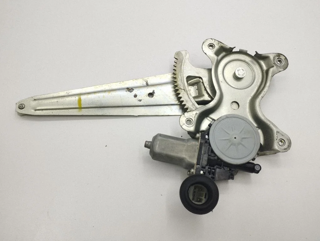 Rear door window regulator with motor – Toyota RAV 4 (XA30) (2006-2016)