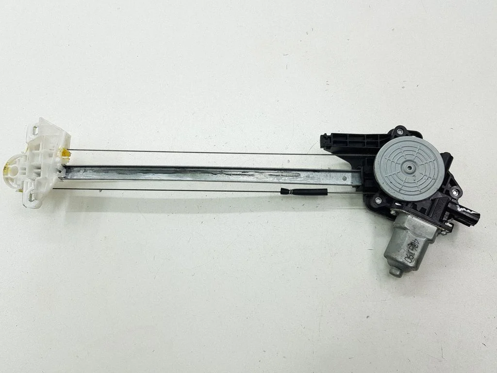 Rear door window regulator with motor A047CM012360
