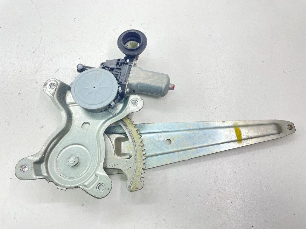 Rear door window regulator with motor – Toyota RAV 4 (XA30) (2006-2016)